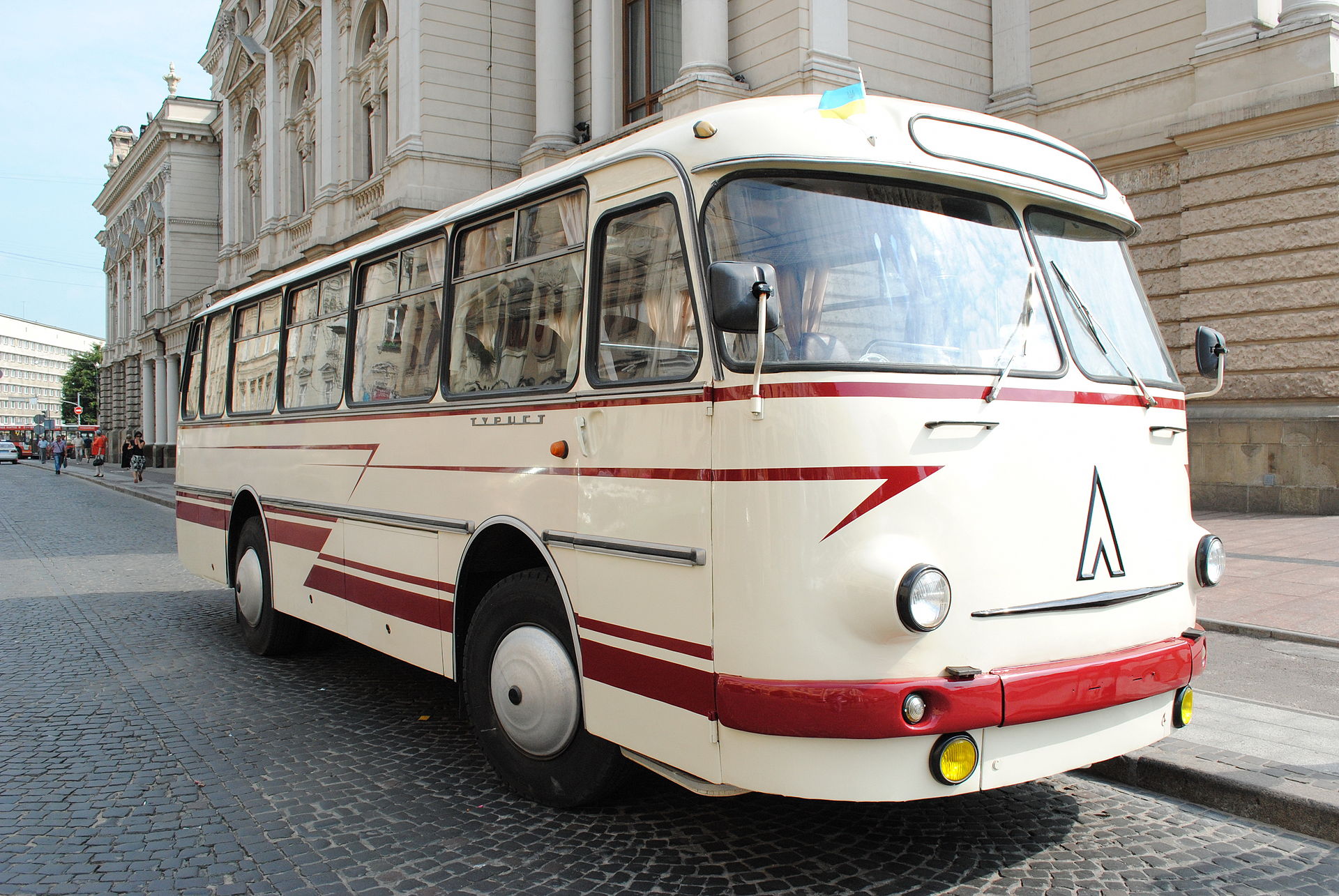 Автобус ЛАЗ-697